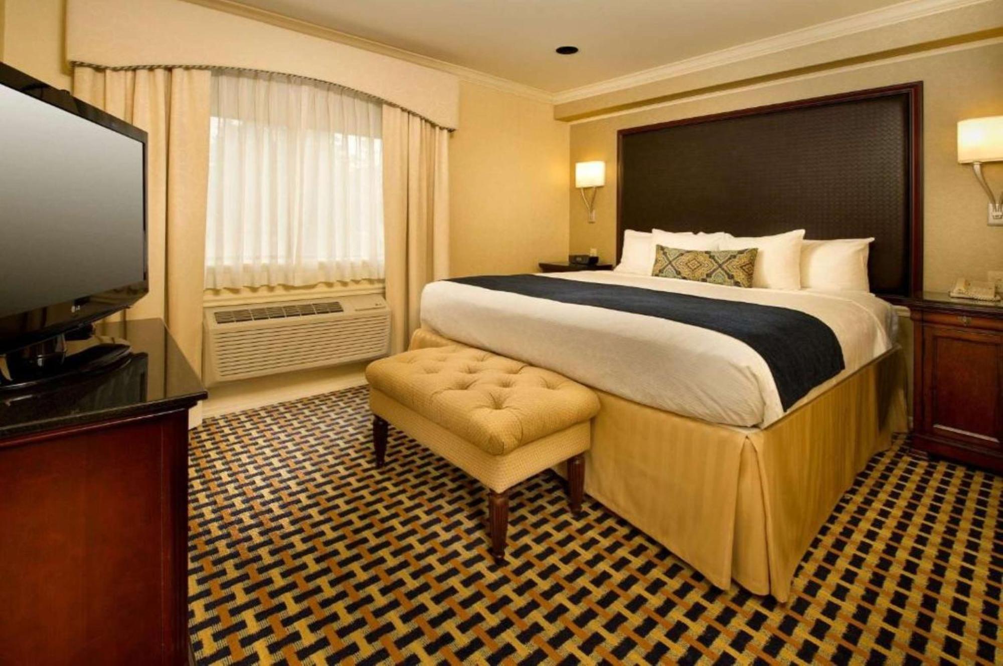 Best Western Plus Puyallup Hotel Bagian luar foto
