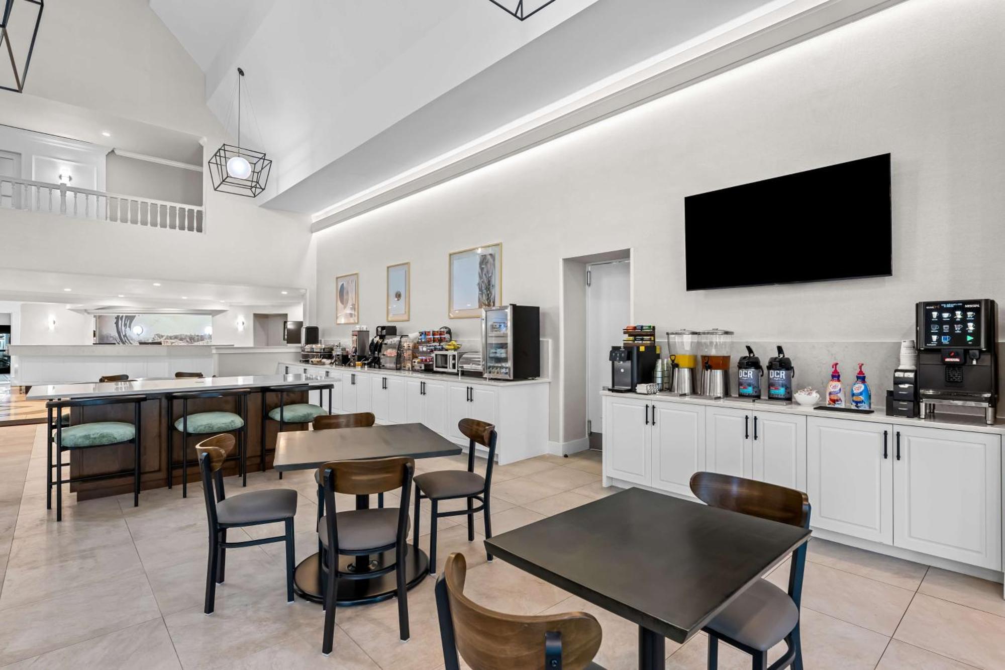 Best Western Plus Puyallup Hotel Bagian luar foto