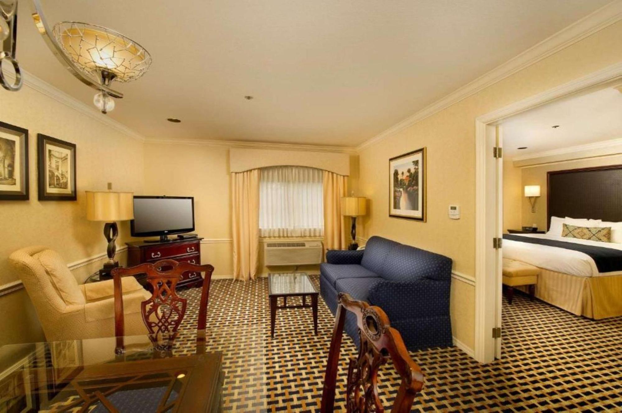 Best Western Plus Puyallup Hotel Bagian luar foto
