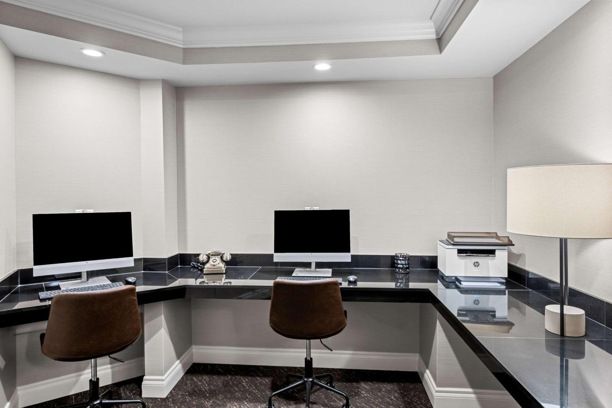 Best Western Plus Puyallup Hotel Bagian luar foto