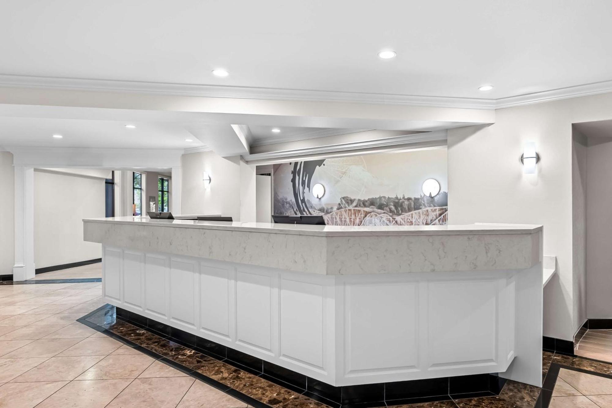 Best Western Plus Puyallup Hotel Bagian luar foto