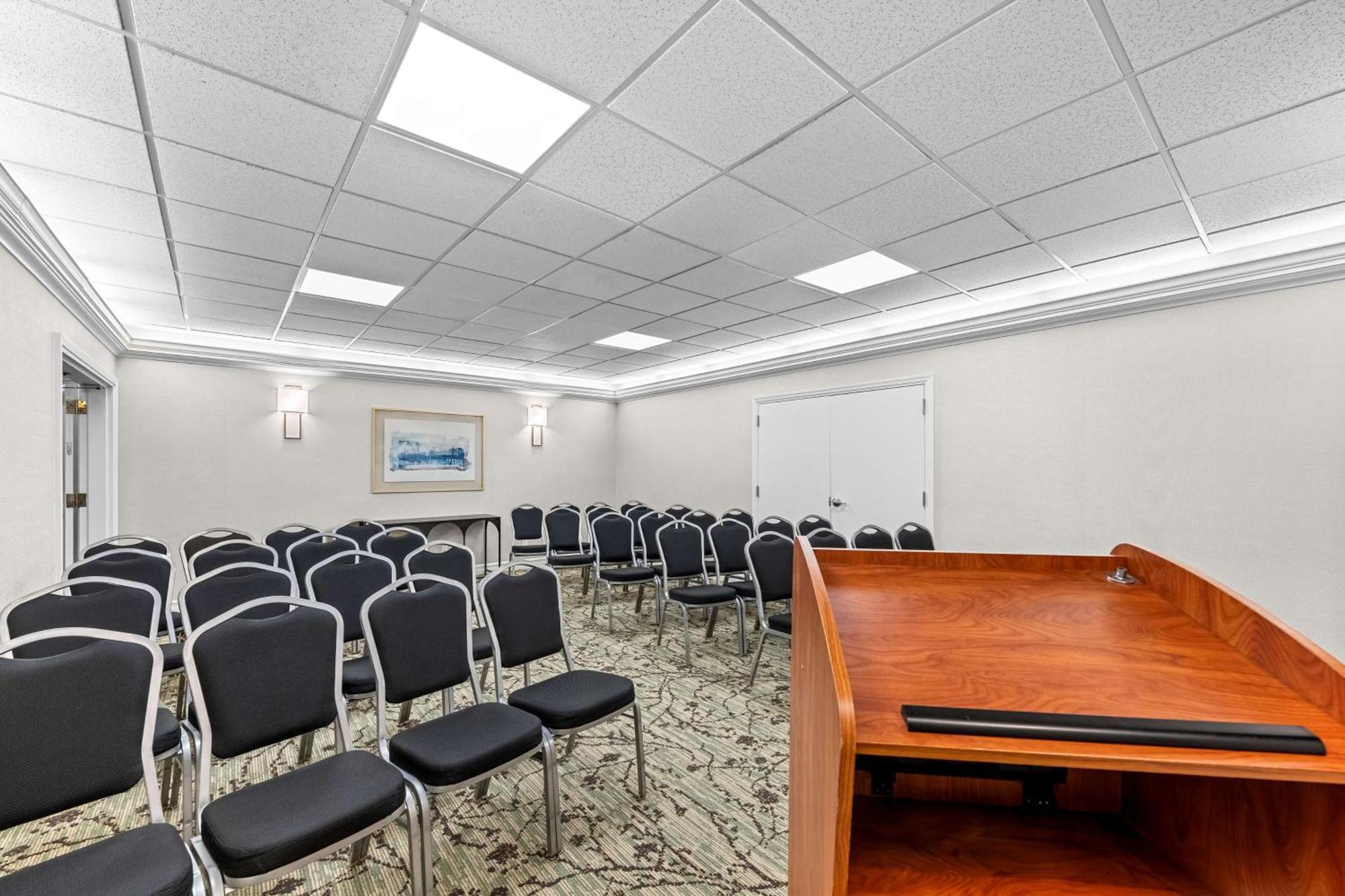 Best Western Plus Puyallup Hotel Bagian luar foto