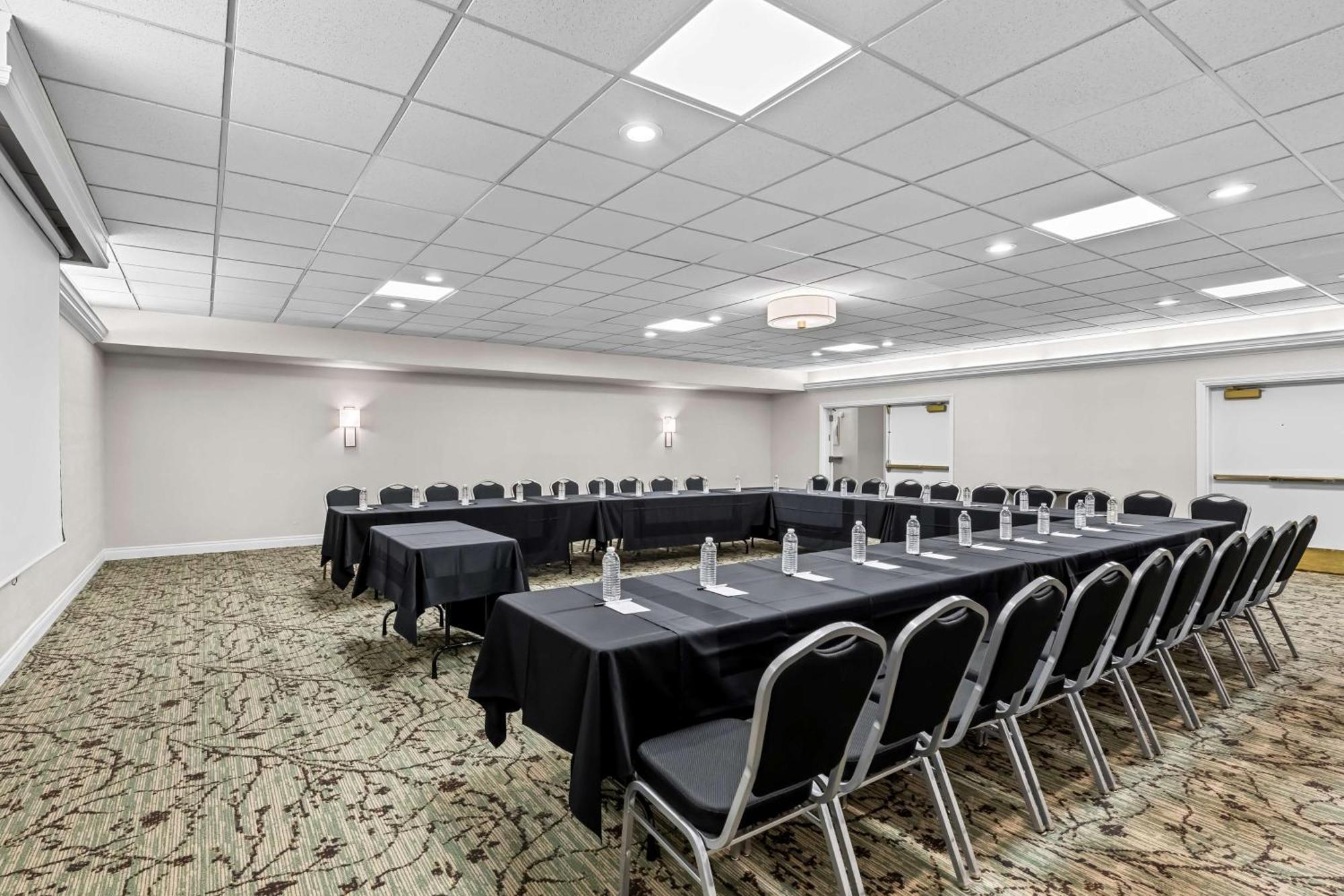 Best Western Plus Puyallup Hotel Bagian luar foto